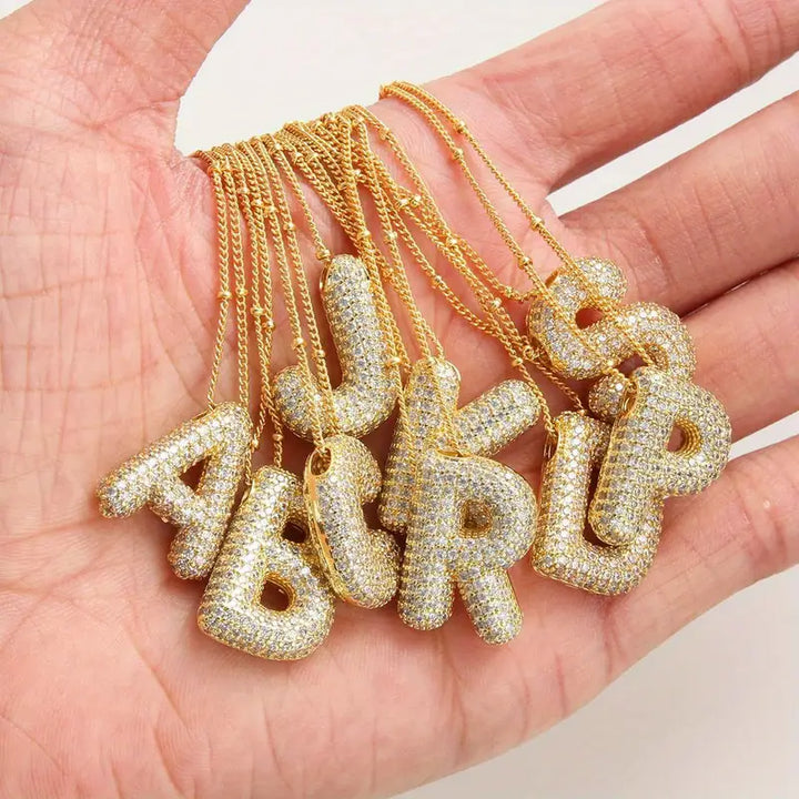Collier initial en lettres bulle