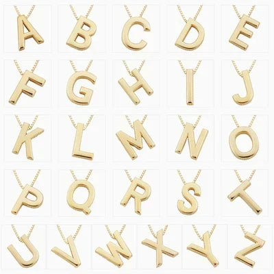 Collier avec des initiales de lettres d'amour